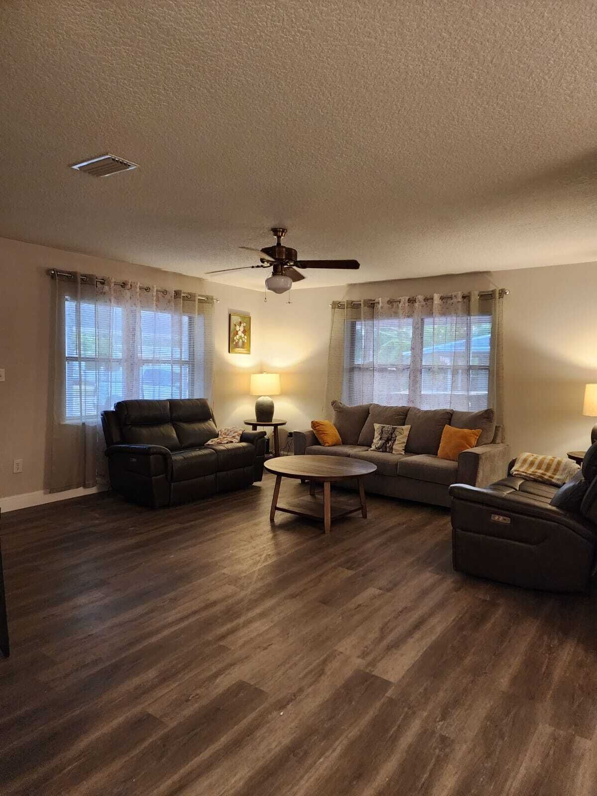 Space Coast Vacation Home  5 Min To Kennedy Space Center & Beaches! - Titusville, FL