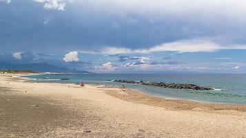 Am Strand, LiegestĂŒhle, StrandtĂŒcher