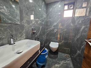 Perhehuone | Kylpyhuone | Suihku, pyyhkeet, saippua, sampoo