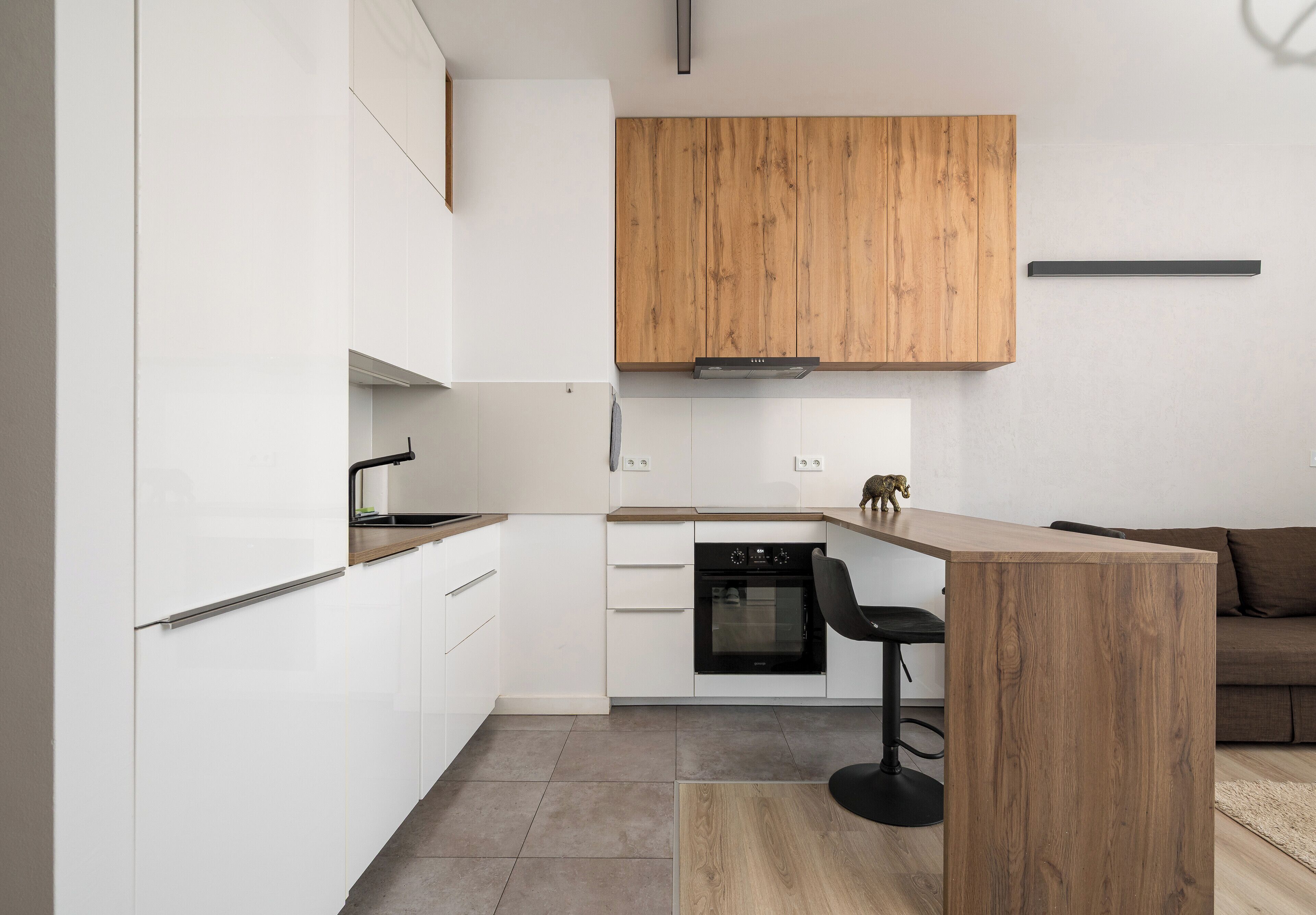 Frigorífico, horno, placa de cocina y lavavajillas