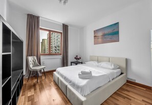 3 chambres, fer et planche à repasser, Wi-Fi, draps fournis