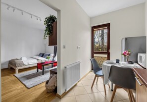Iron/ironing board, WiFi, bed sheets - Olbrachta Garden Studio (Warszawa)
