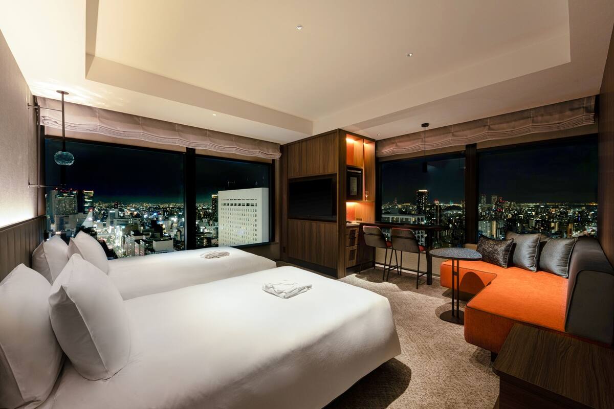 Kamar Twin Deluks, Bebas Asap Rokok, sudut | Seprai premium, selimut bulu angsa, brankas, dan meja kerja