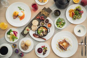 Daily cooked-to-order breakfast for a fee