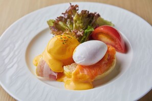 فطور مطهو حسب الطلب يوميًا بتكلفة قدرها (99999 JPY للشخص)