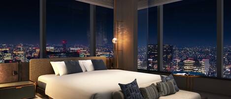 Junior-huone, tupakointi kielletty (Suite, King) | Ylelliset vuodevaatteet, untuvapeitot, tallelokero huoneessa, työpöytä