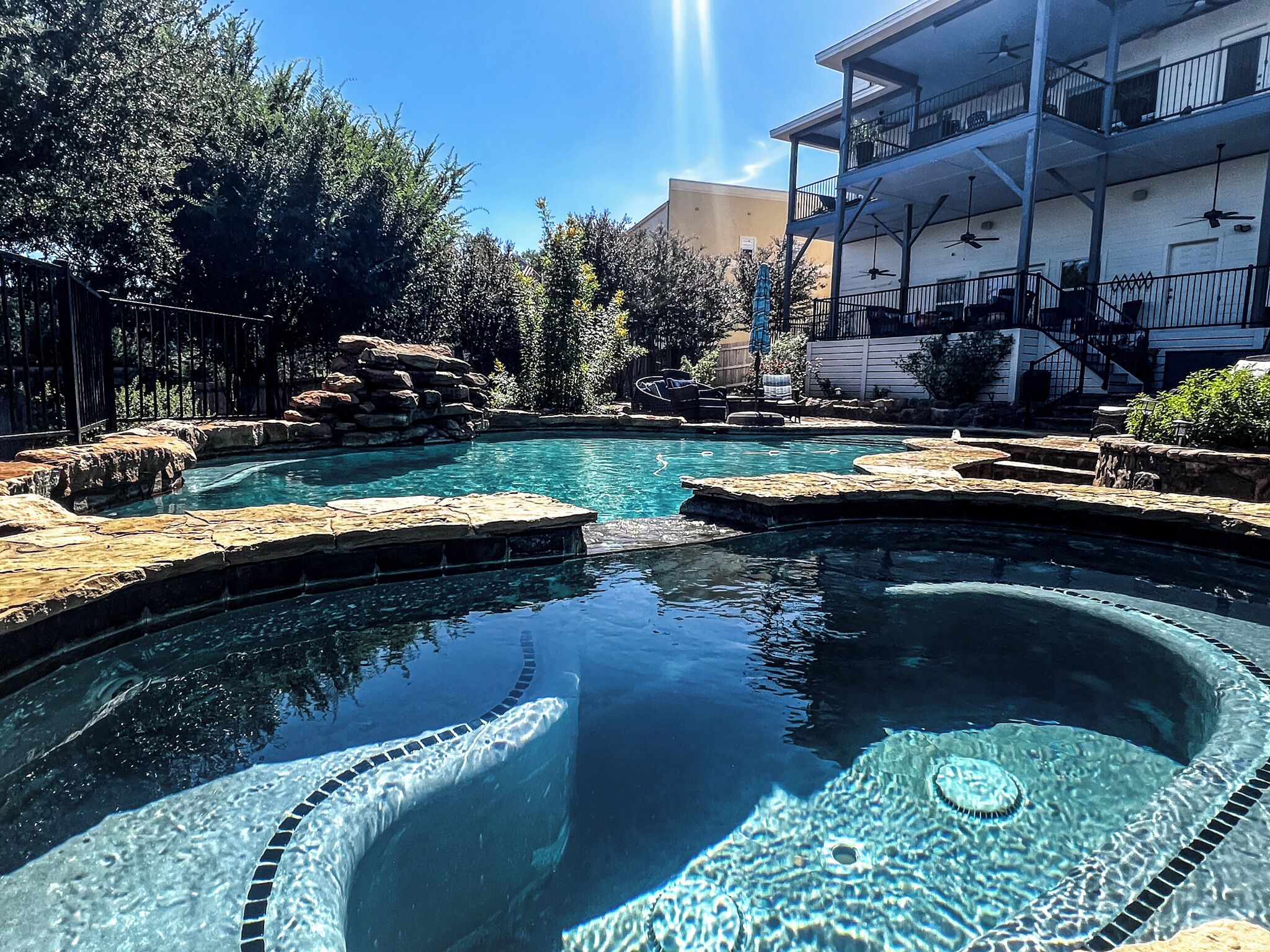 Et oppvarmet basseng