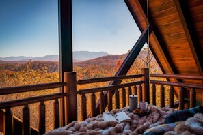 Property grounds - Location & Views! Luxury 4 Kings • Hot Tub • Fire Pit • Dog Friendly (Pigeon Forge)