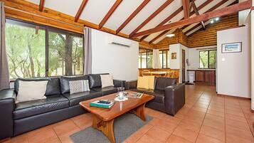 Comfort Cottage, Multiple Beds, Patio, Garden View | Living area