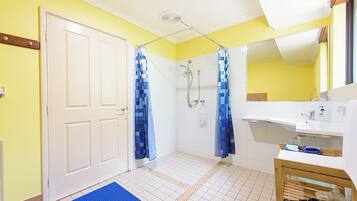 Comfort Cottage, Multiple Beds, Patio, Garden View | Bathroom | Shower, free toiletries, hair dryer, towels