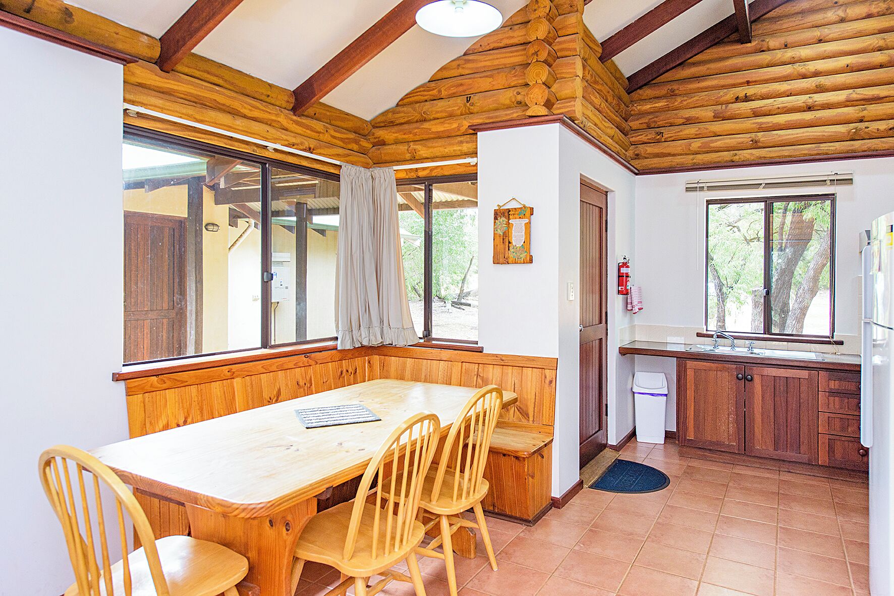 Comfort Cottage, Multiple Beds, Patio, Garden View | Dining room