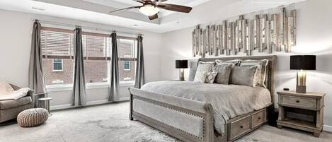 4 bedrooms, iron/ironing board, WiFi, bed sheets