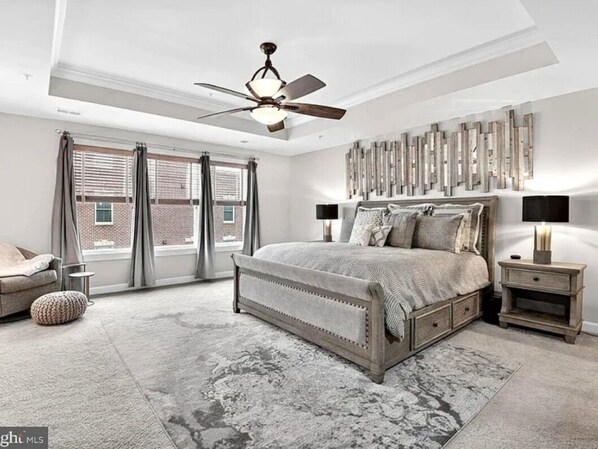 4 bedrooms, iron/ironing board, WiFi, bed sheets