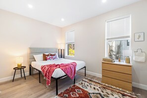 3 chambres, fer et planche à repasser, Wi-Fi, draps fournis