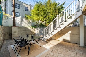 تناول الطعام بالخارج