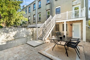 تناول الطعام بالخارج