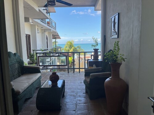 3 bdr. house, in front of the Bay with swimming pool, 3 terraces, dining room.