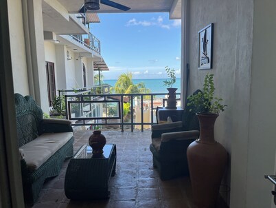 3 bdr. house, in front of the Bay with swimming pool, 3 terraces, dining room.