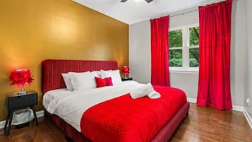 5 bedrooms, iron/ironing board, WiFi, bed sheets