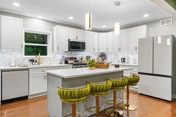 Private kitchen - Spacious 5-bedroom house in delightful Alexandria (Alexandria)