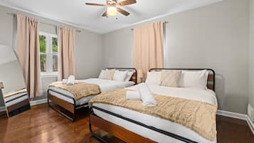 5 bedrooms, iron/ironing board, WiFi, bed sheets