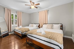 5 عدّة غرف نوم ومكواة/لوح كي وواي فاي وملاءات أسرّة