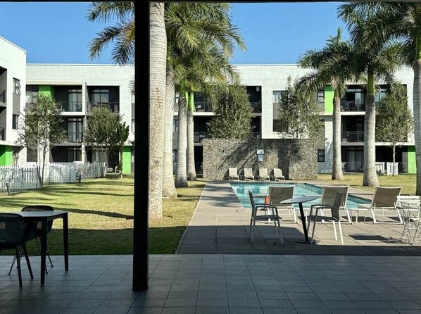 حمّام سباحة خارجي