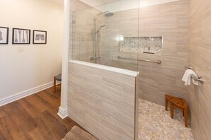 Shower, towels - Sandbridge Dunes Condo #218- Pool, Elevator (Virginia Beach)