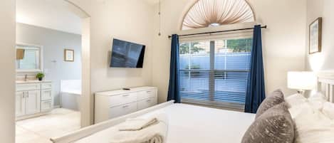 Strykjärn/strykbräda, resesäng, wi-fi och sängkläder