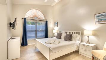 Fer et planche à repasser, lit parapluie, Wi-Fi, draps fournis