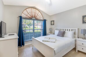 Bügeleisen/Bügelbrett, Reisekinderbett, WLAN, Bettwäsche