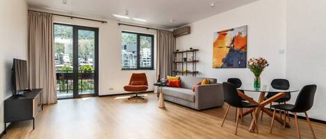 Smart TV, table football