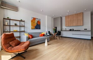 Smart TV, table football - New apart in Vake with stunning mountain & city view (T'bilisi)