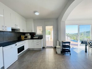 Fridge, microwave, oven, dishwasher - La Palmeraie by Costabravaway (calonge)