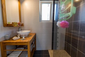 Shower - La Resiniere - HINX (HINX)