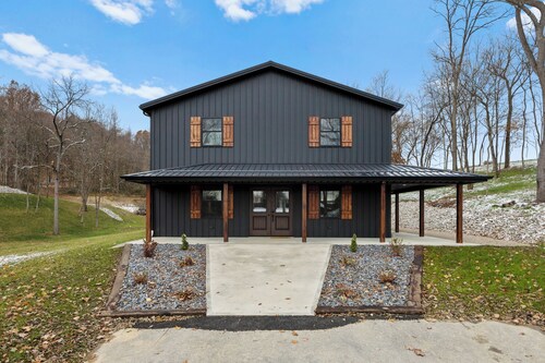 Charming 3-bedroom cabin in Lancaster near many hiking trails and Hocking Hills