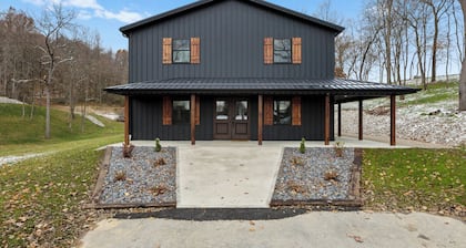 Charming 3-bedroom cabin in Lancaster near many hiking trails and Hocking Hills
