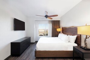 خزن�ة داخل الغرفة ومكواة/لوح كي وواي فاي مجانًا وملاءات أسرّة