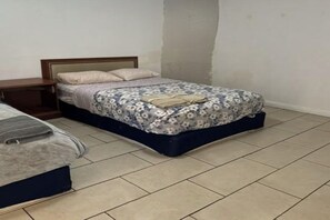 2 habitaciones, tabla de planchar con plancha, wifi y ropa de cama 