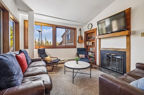 Ski Hill 39: Ski-In Condo Across from Gondola, Walk to town, New listing!