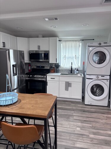 Serene 2-bedroom apartment with AC in Santa Ana