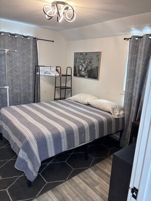 2 bedrooms, iron/ironing board, Internet, bed sheets