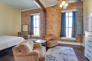 1 bedroom, desk, iron/ironing board, internet