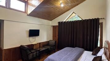 Classic Room, Balcony, Mountain View | Living area