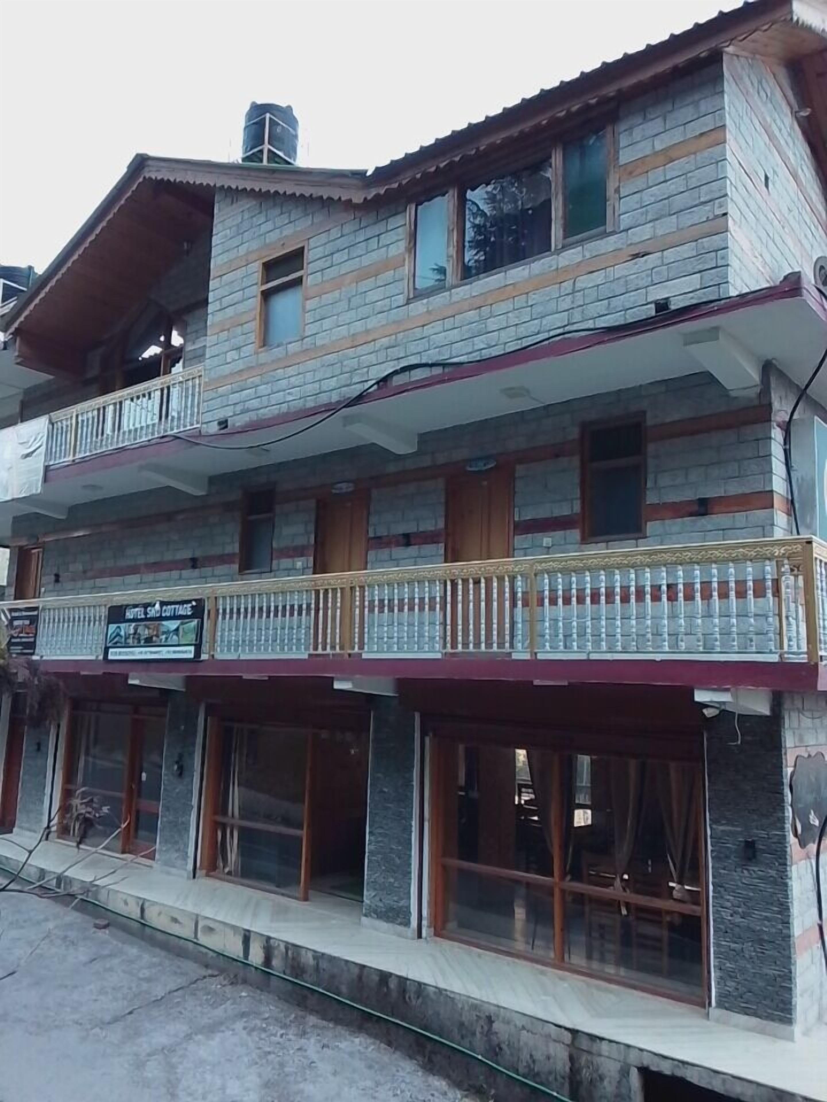 ด้านหน้าที่พัก