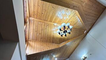 Chambre Classique, balcon, vue montagne | Coin séjour