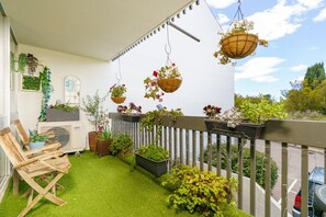 Property grounds - NEW TO VRBO: Artful Kingston Stay with Personal Touch (Kingston)