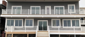 Mariners Cove Waterfront - Private Dock, Pet Friendly, Wi-Fi, Off-Street Parking