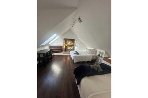 4 makuuhuonetta, vauvan matkasänky, Wi-Fi, vuodevaatteet