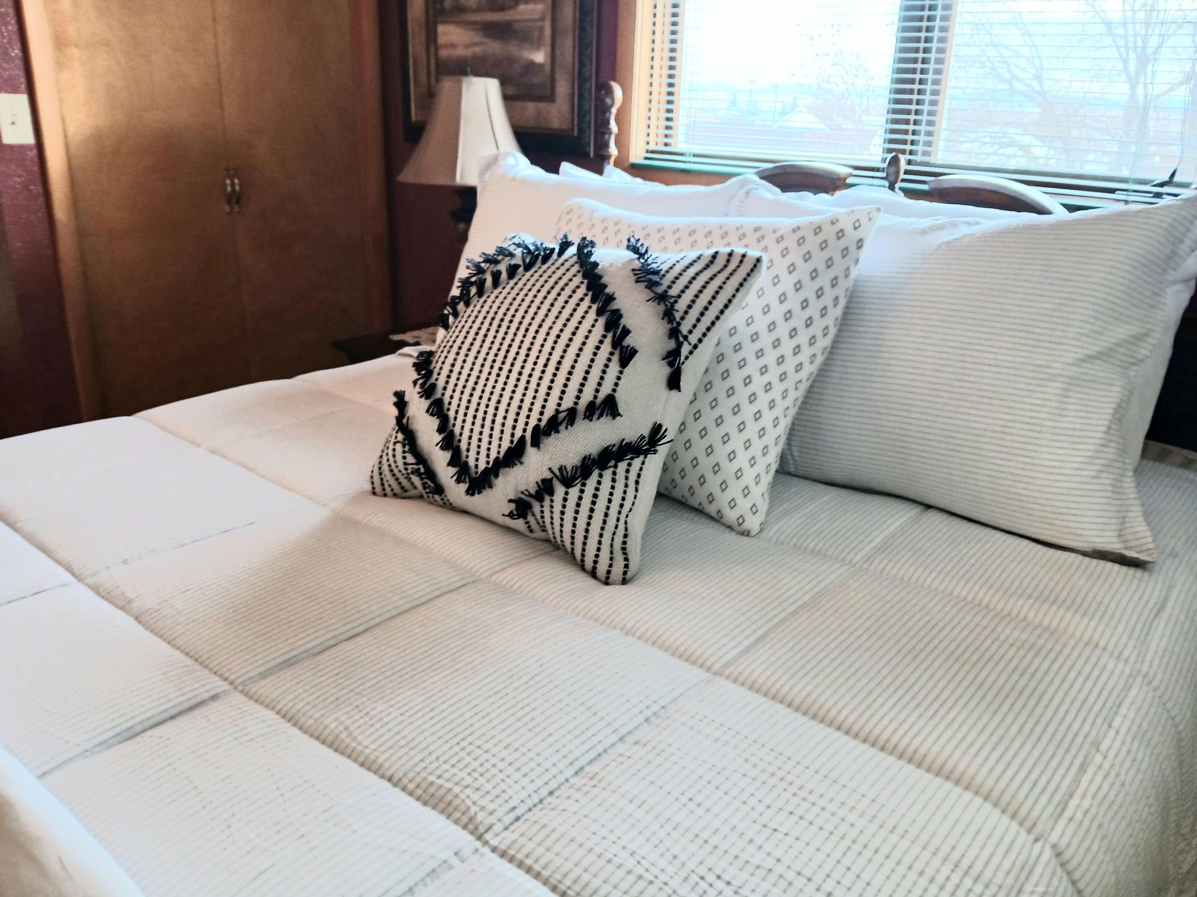 4 makuuhuonetta, silitysrauta/-lauta, ilmainen Wi-Fi, vuodevaatteet